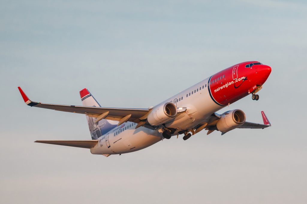 Norwegian-plane-take-off-buenos-aires