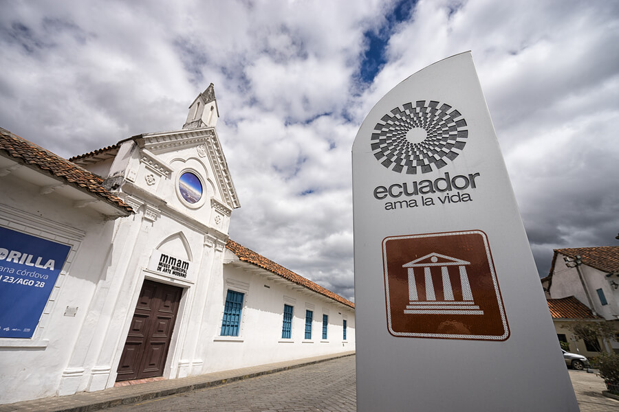 A picture of the front of the Ecuardor Museum of Modern Arts