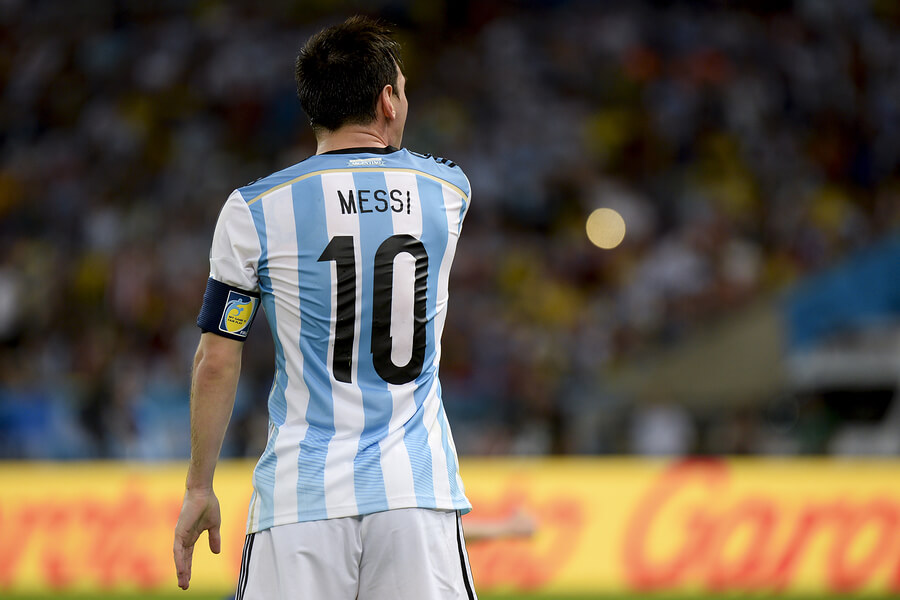 A picture of Lionel Messi playing for Argentina.