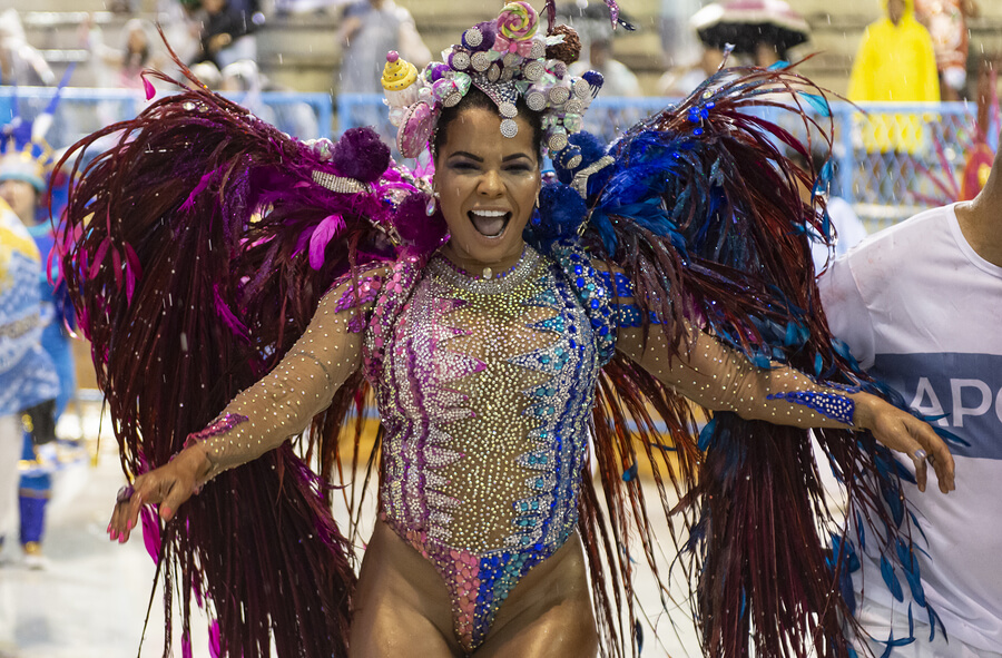A female dancer enjoying the Rio Carnival of 2019.
