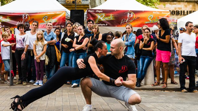 Two tango dancers in the street during the Tango World Cup.
